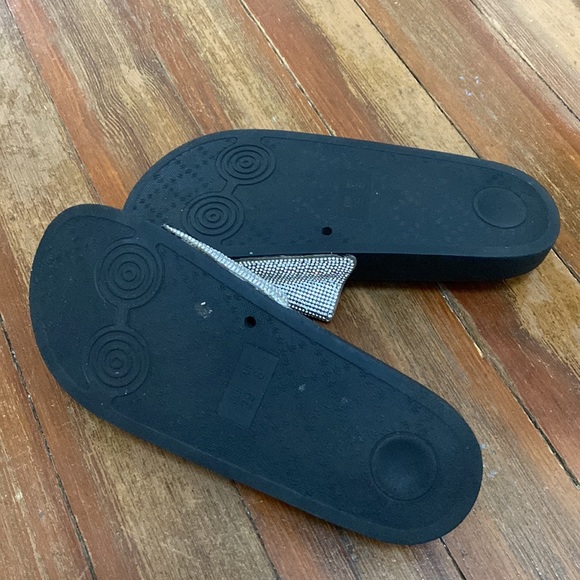 Rhinestone bling Steve Madden girl slides. Excellent lightly used condition ! - Picture 4 of 5